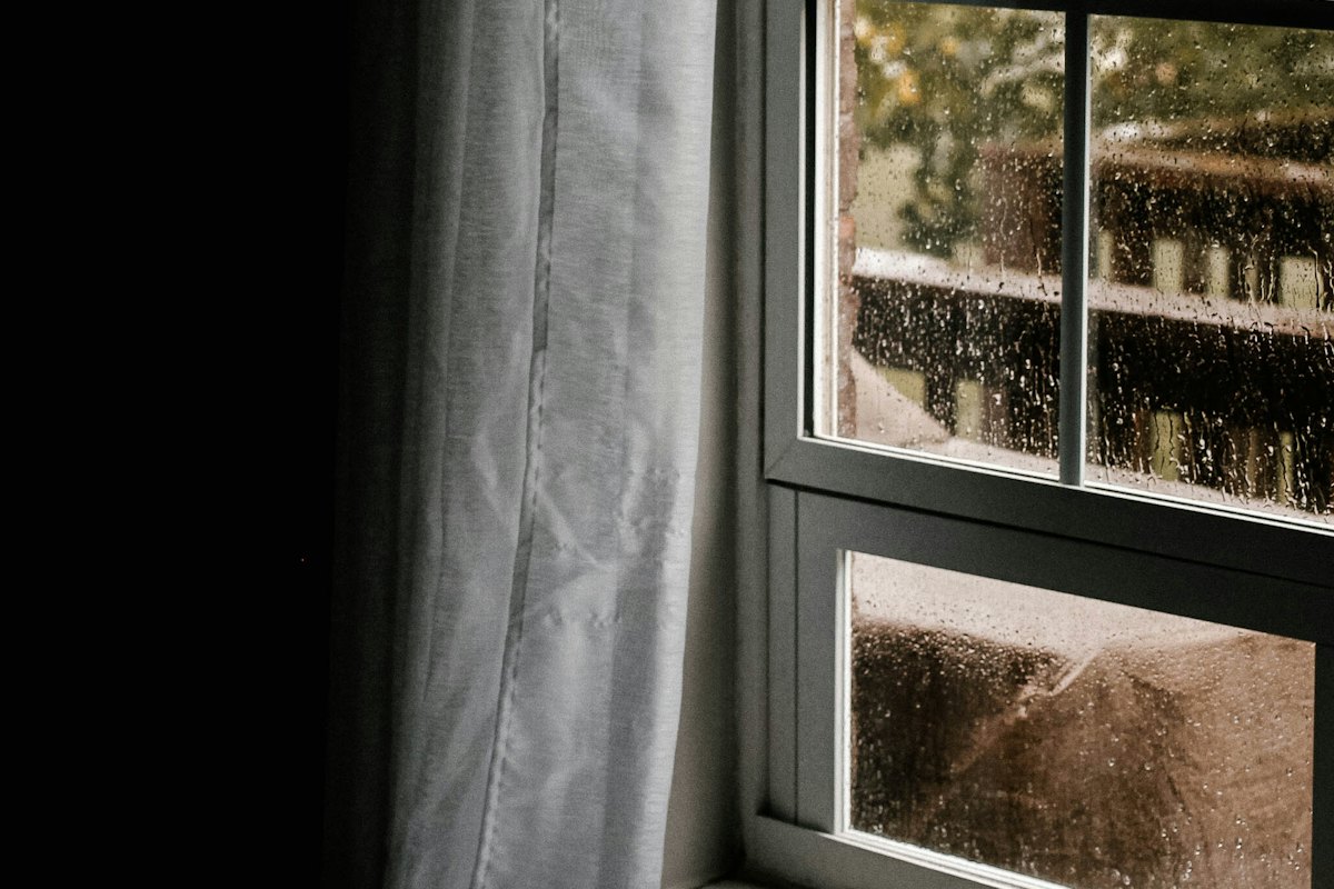 Condensation sur une fenêtre à double vitrage
