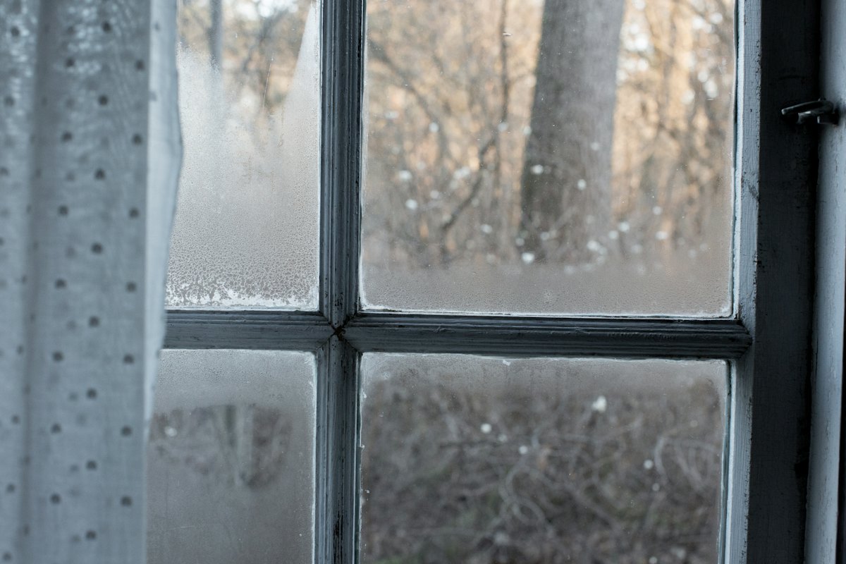 Gouttes de condensation sur une vitre